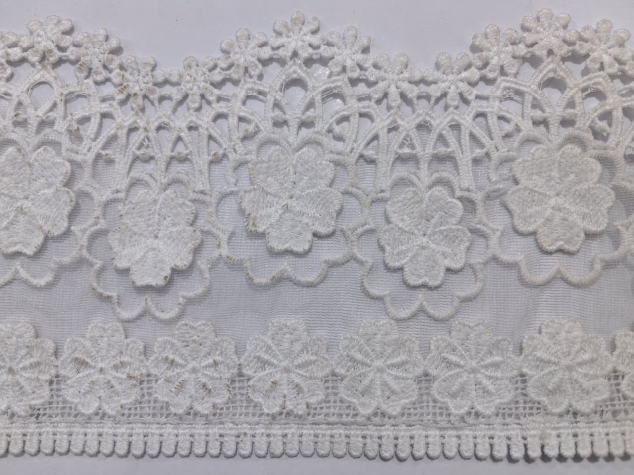 3D Milky White Lace. Lace size is approximately 4.85-5 inches. Lace is available as per yard