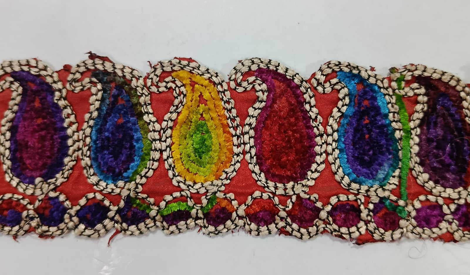 Multicolor Traditional Embroidered Fancy Lace. Lace Size is approximately 2.5-2.85 Inches. Lace is available as per Yard.