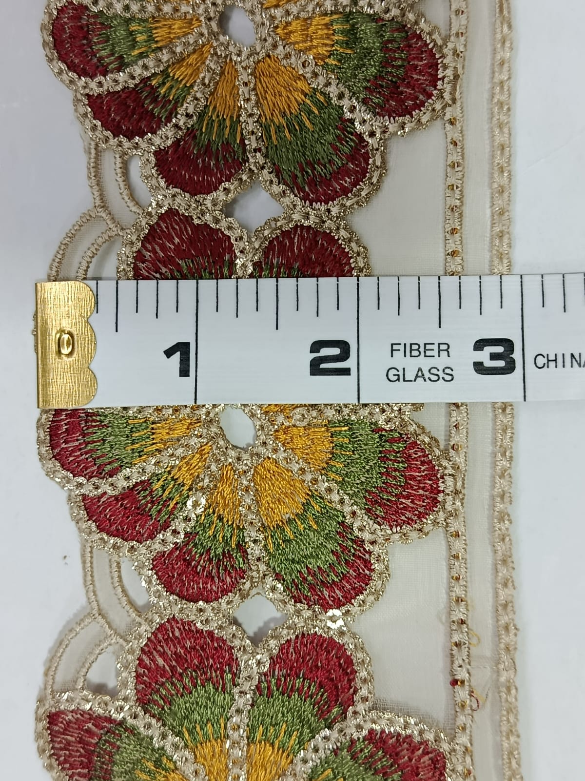 Fancy Flower Design with Multi-Colours. Available in 3 Colours.Lace size is approximately 2.80-2.95 Inches .Lace is available as per yard.